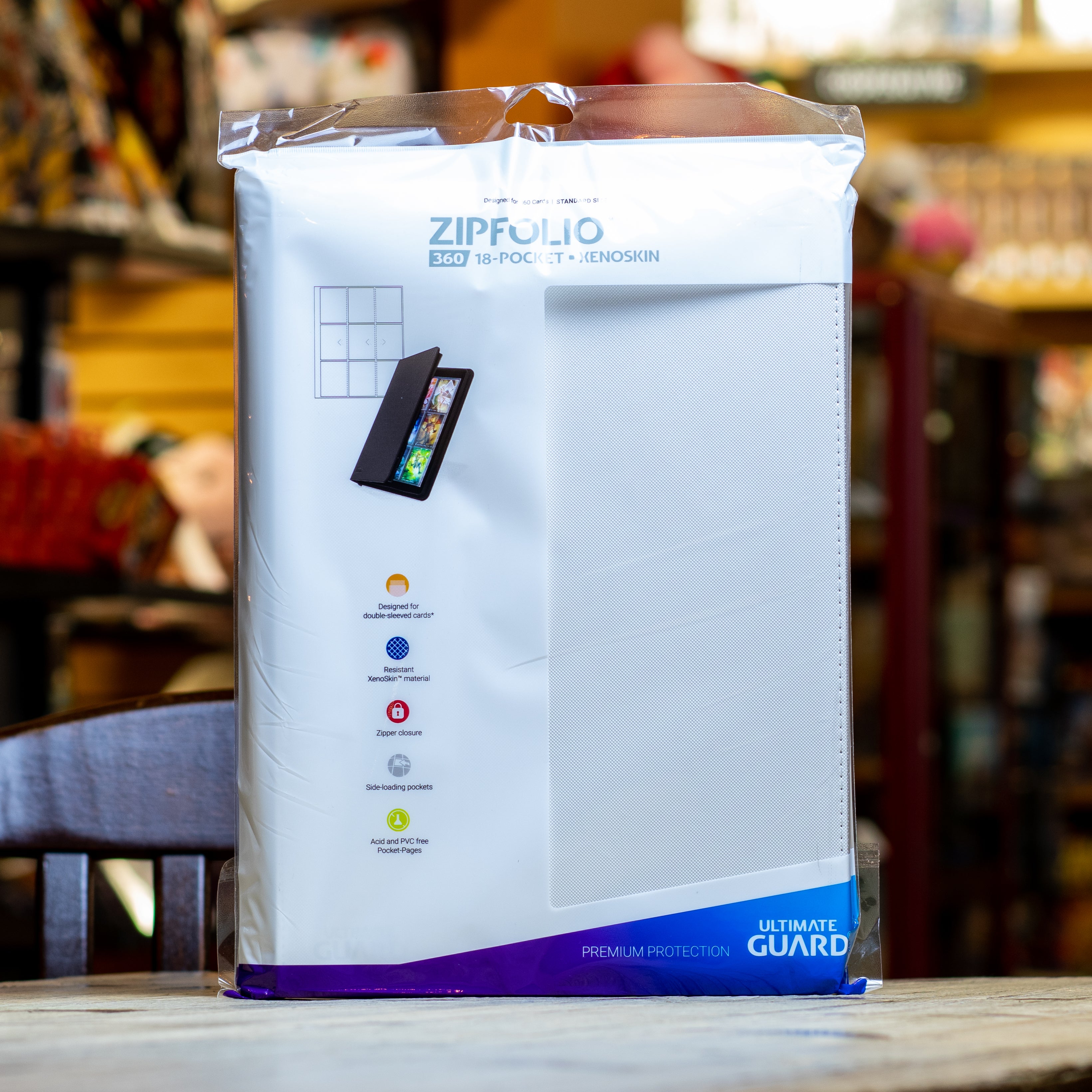 Ultimate Guard: 9 Pocket Zipfolio Xenoskin - White